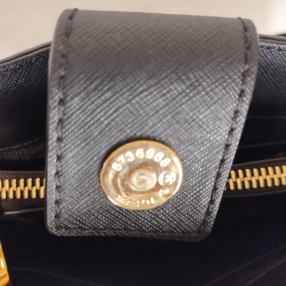 MICHAEL KORS BLACK LUXURY LEATHER CYNTHIA TOTE - Picture 5 of 10